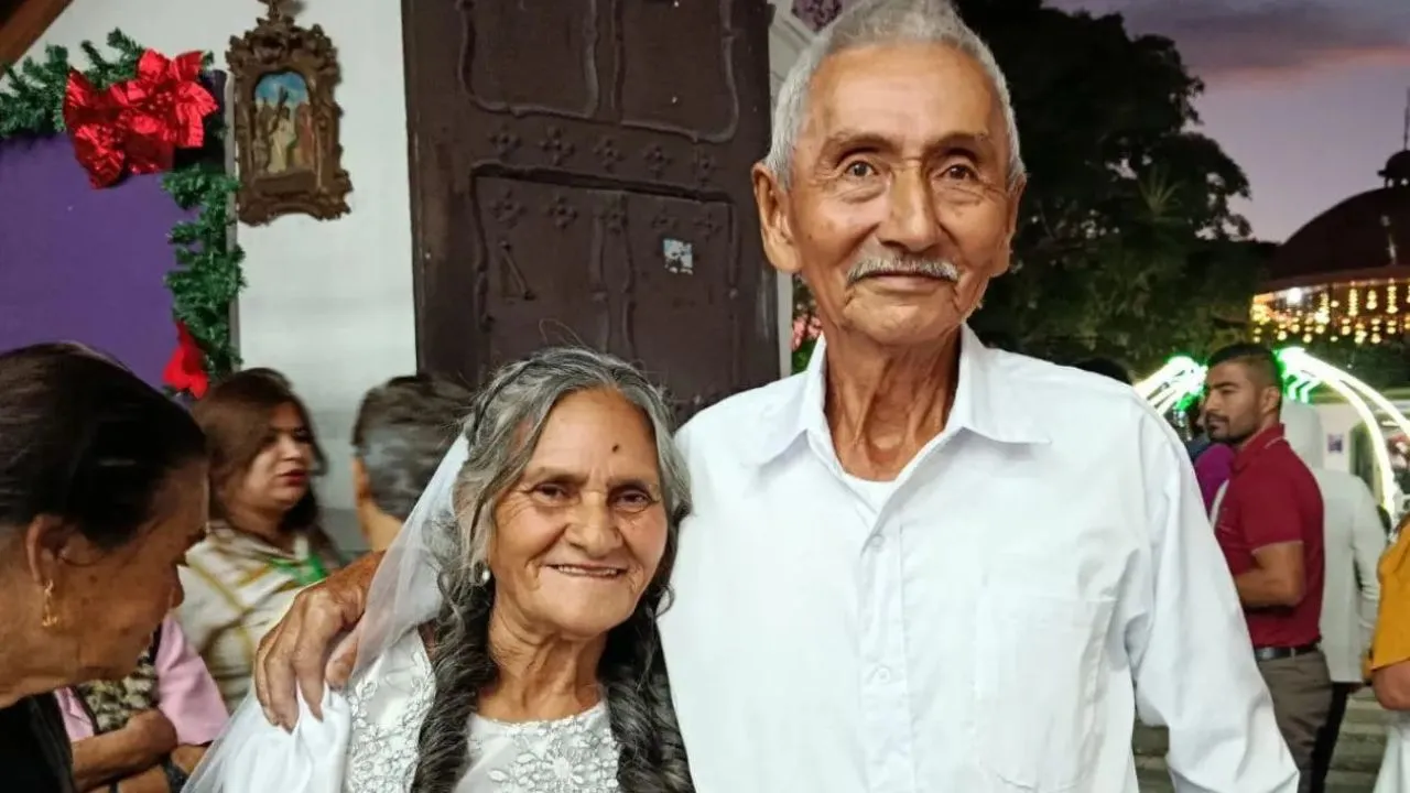 Pareja se casa en Santa Rosa de Copán después de 50 años juntos