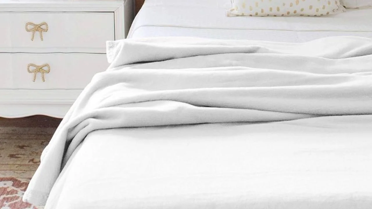 Hondureña afirma que se le apareció la virgen en una cobija en Yojoa